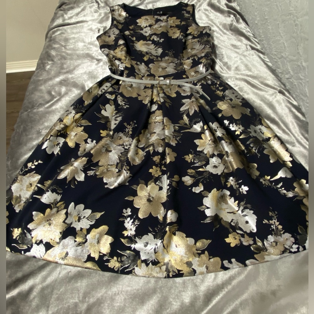 Beautiful Navy blue floral print dress, worn a few times
